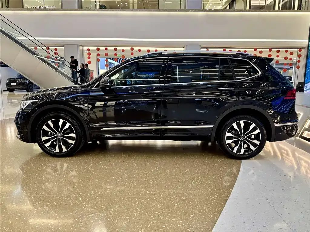 Volkswagen Tiguan L — фото 7