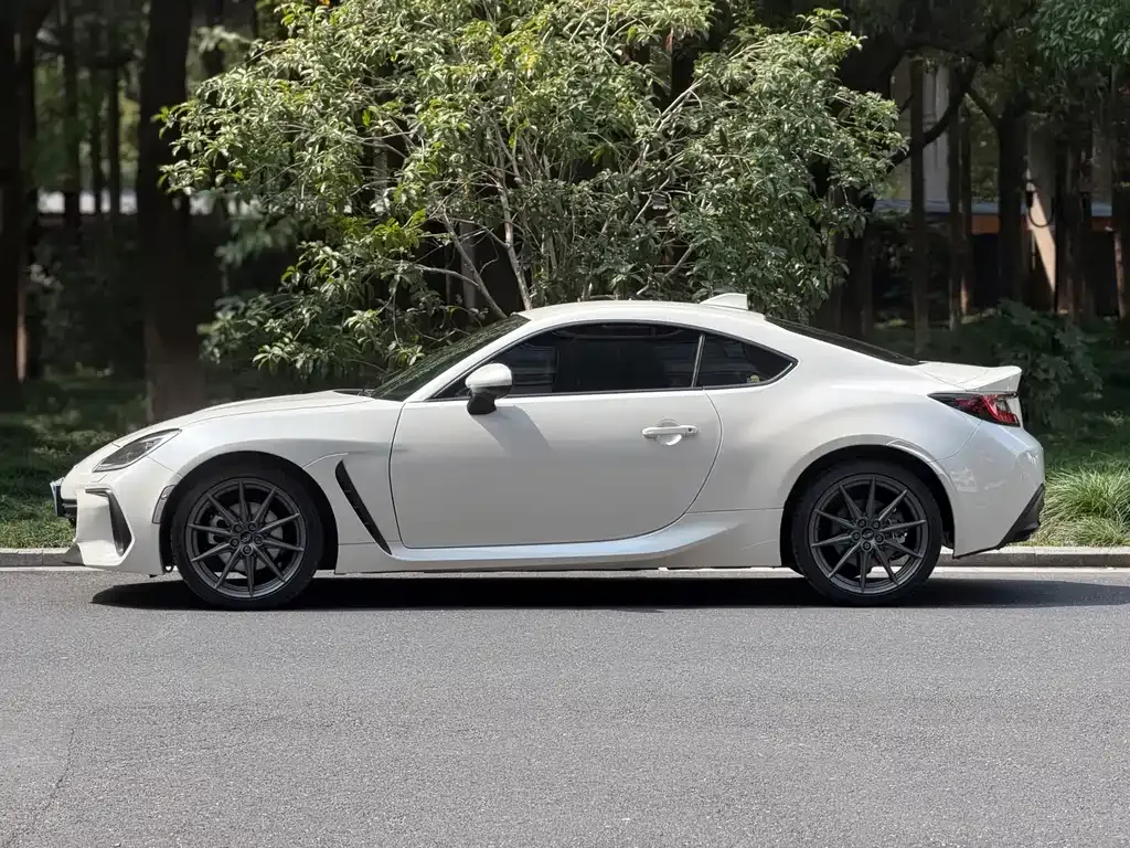 Subaru BRZ 2023 из CN, фото 4
