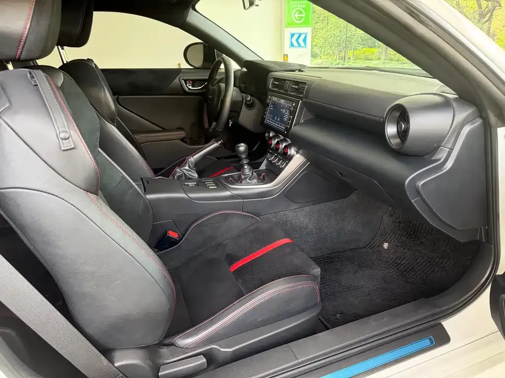 Subaru BRZ 2023 из CN, фото 8