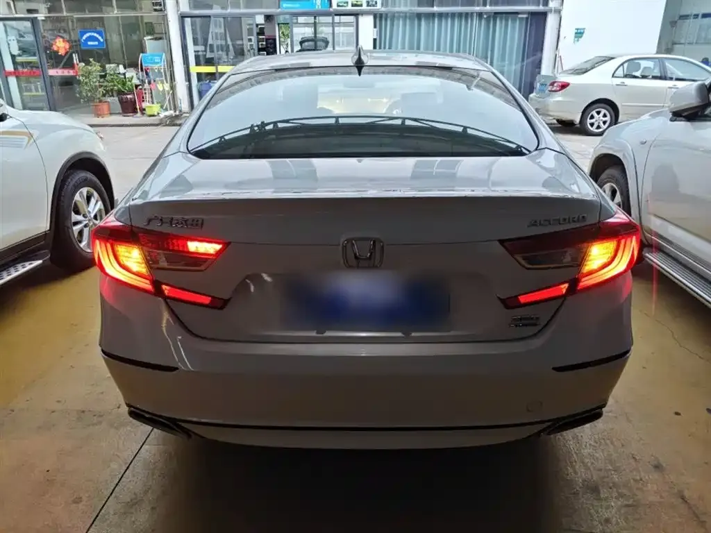 Honda Accord — фото 6