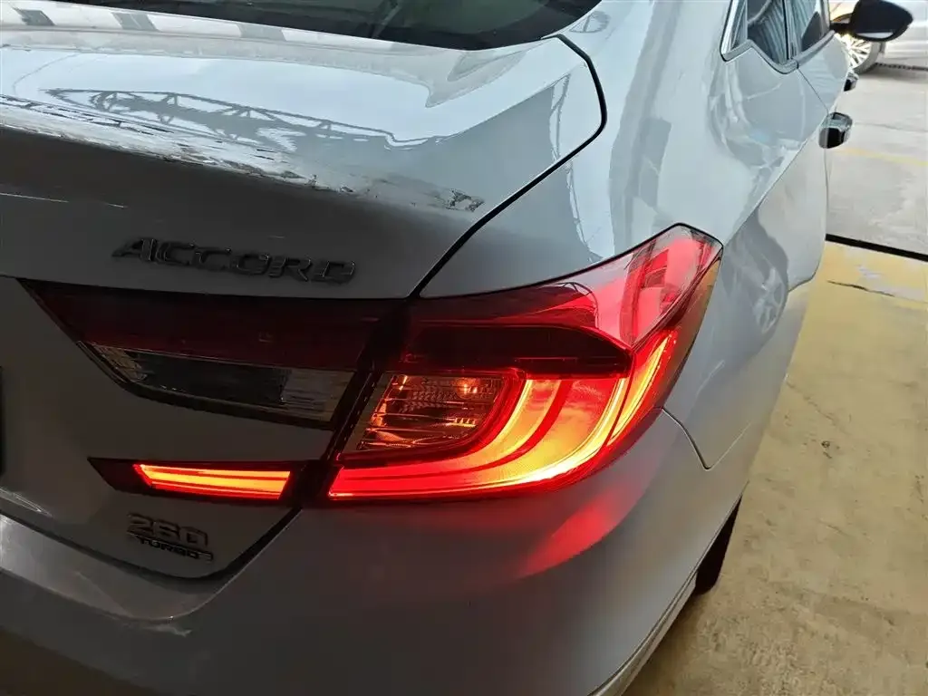 Honda Accord — фото 8