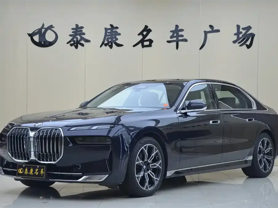 BMW 7 Series — фото 1