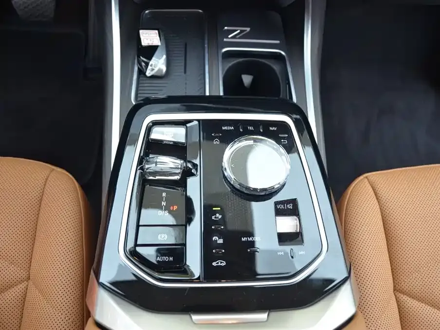 BMW 7 Series — фото 10