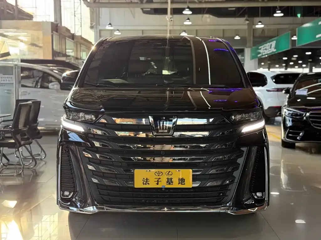Toyota Vellfire — фото 2