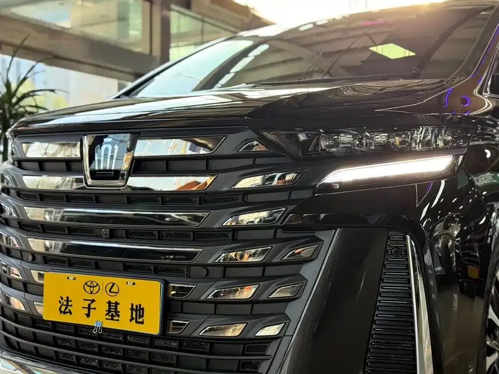 Toyota Vellfire — фото 5