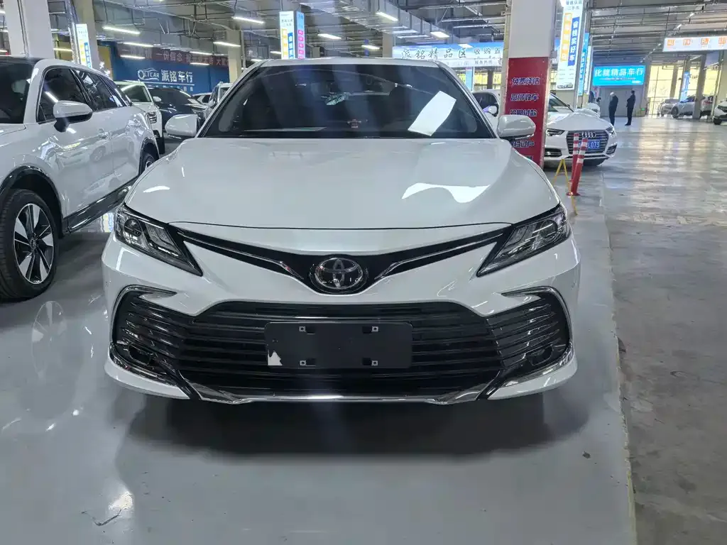 Toyota Camry 2023 из CN, фото 2