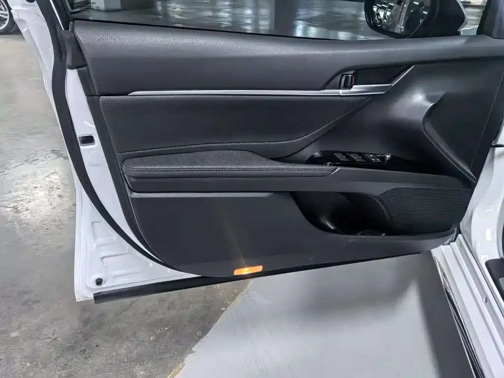 Toyota Camry 2023 из CN, фото 9