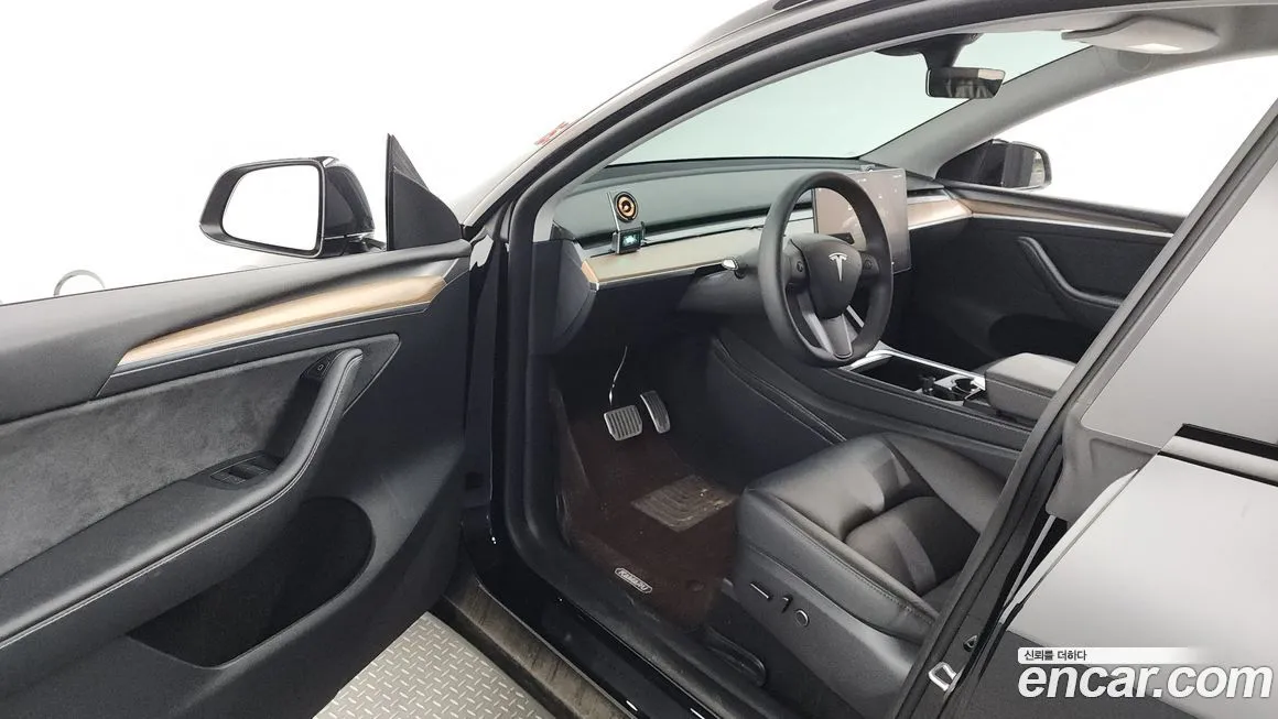Tesla Model Y — фото 10