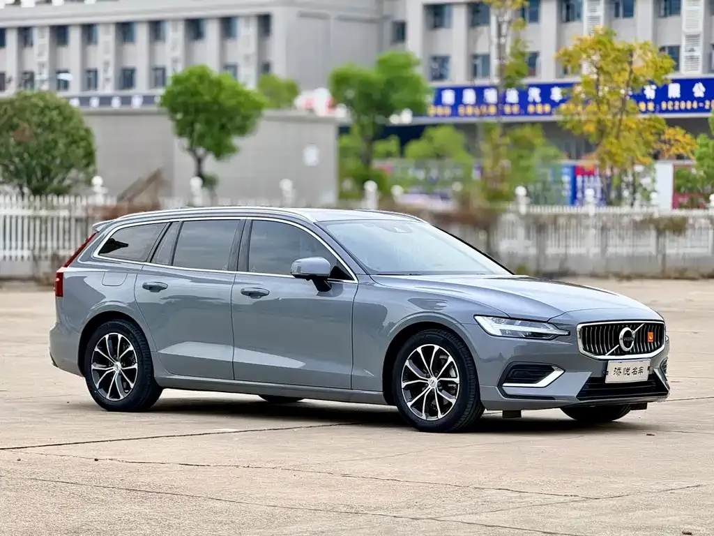 Volvo V60 2021 из CN, фото 2