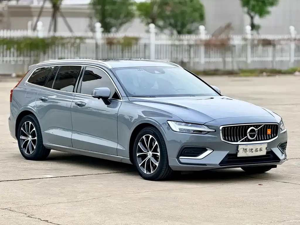 Volvo V60 2021 из CN, фото 4