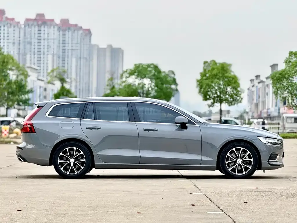 Volvo V60 2021 из CN, фото 5