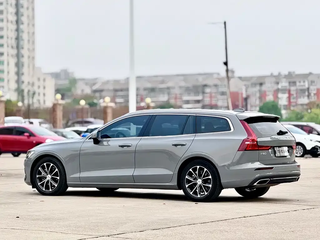 Volvo V60 2021 из CN, фото 6