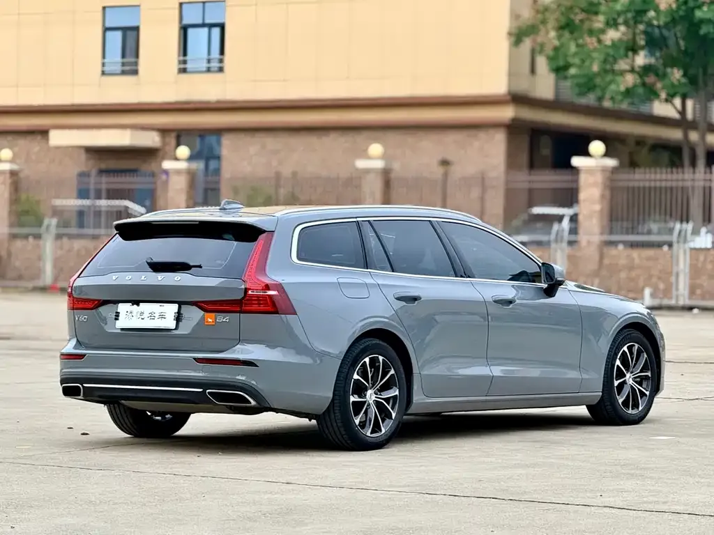 Volvo V60 2021 из CN, фото 8