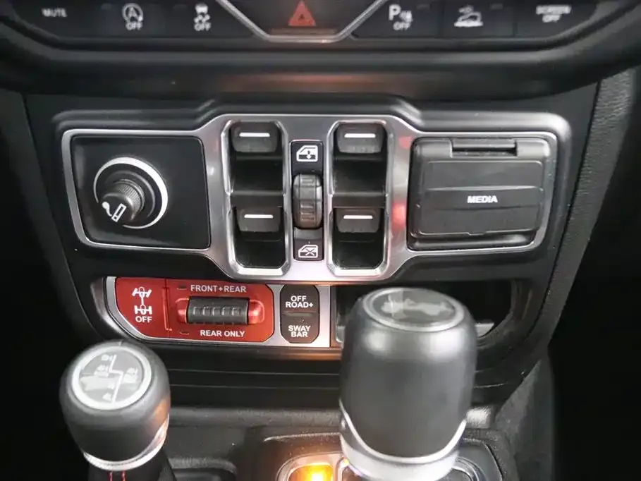 Jeep Wrangler 2023 из CN, фото 10