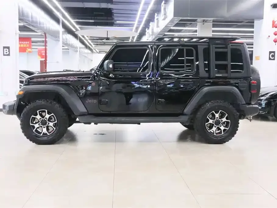 Jeep Wrangler 2023 из CN, фото 3