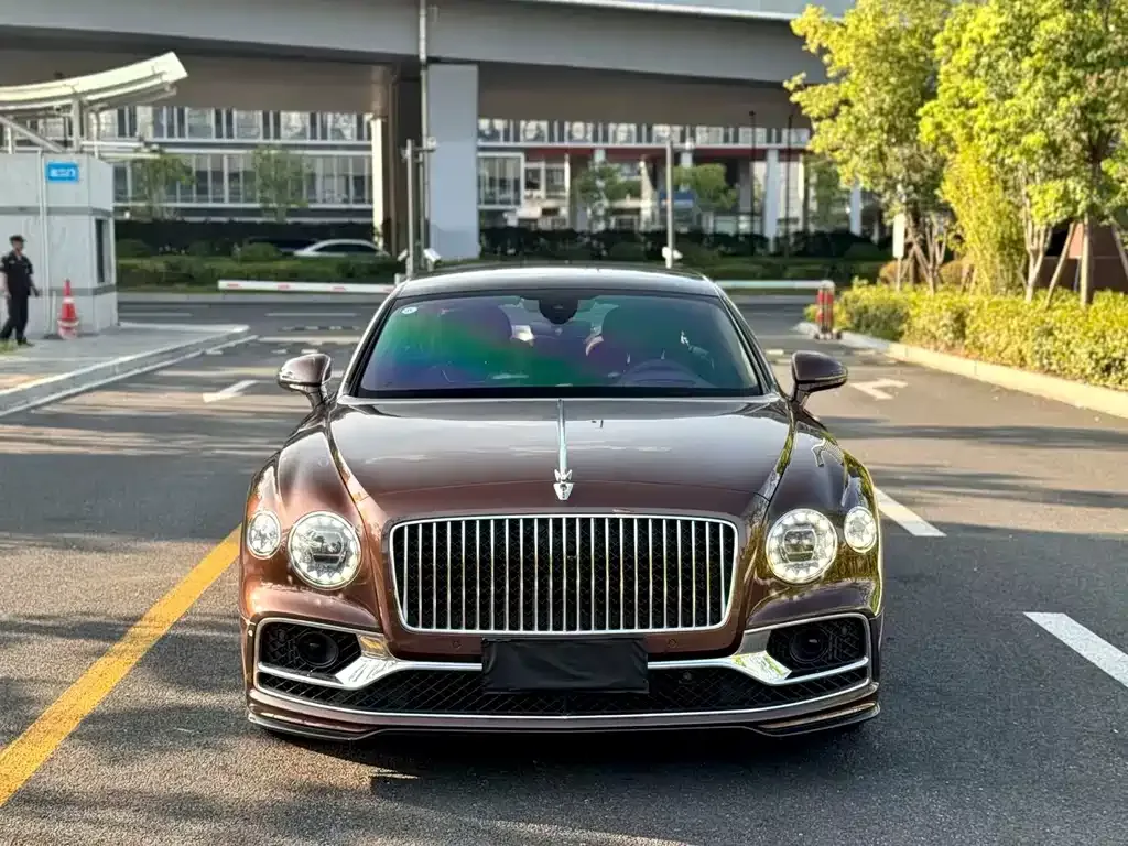 Bentley Flying Spur — фото 1