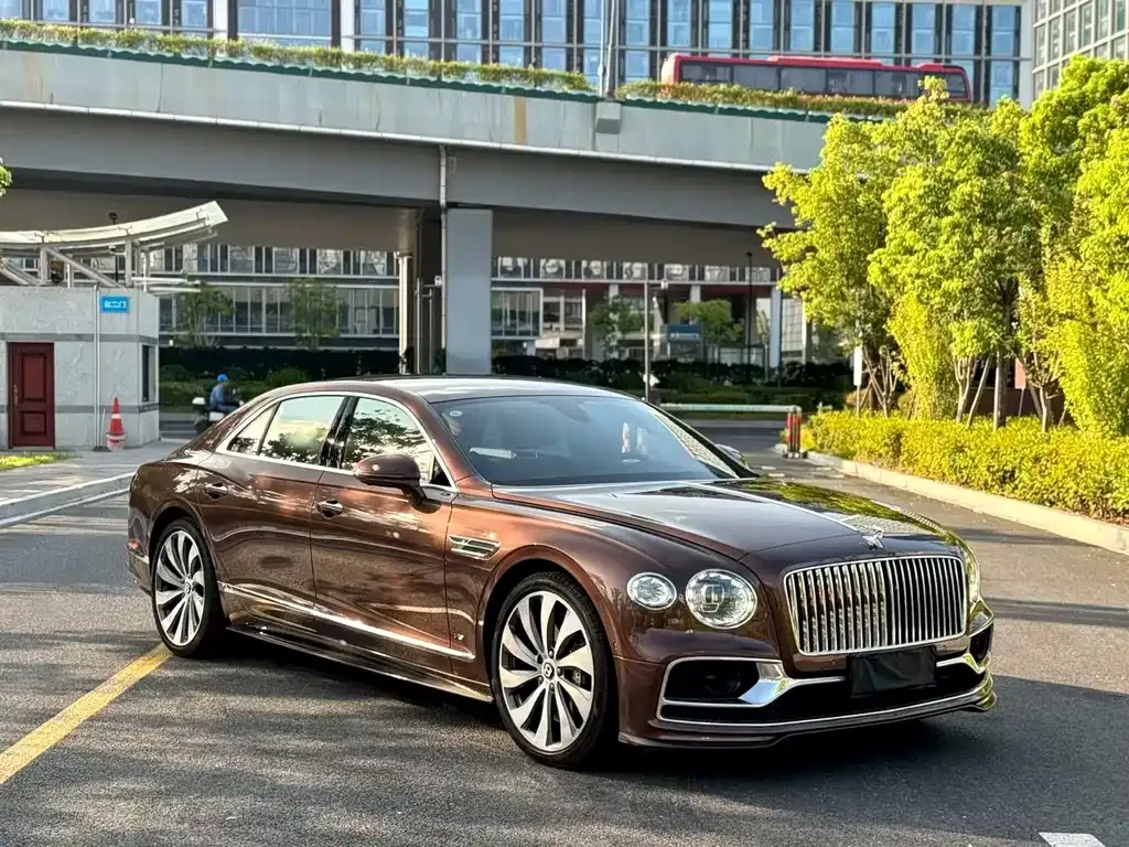 Bentley Flying Spur — фото 3