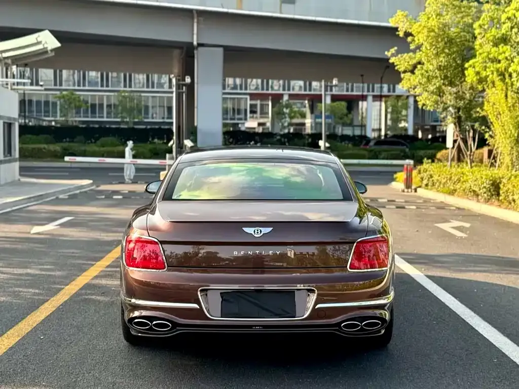Bentley Flying Spur — фото 8