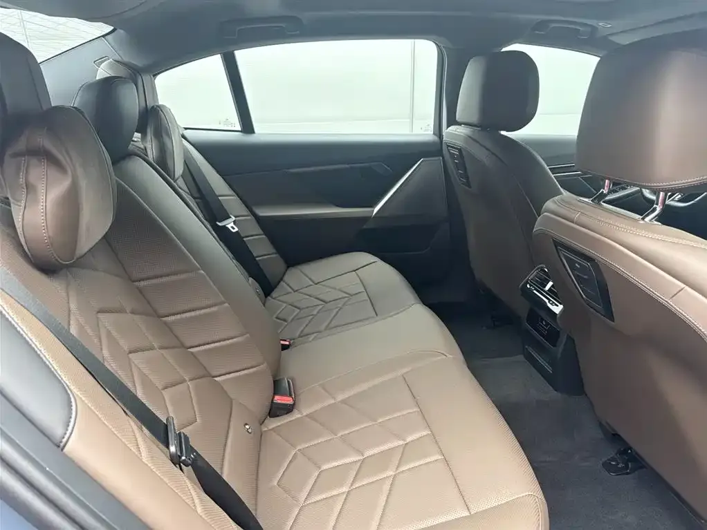 BMW i5 2024 из CN, фото 8