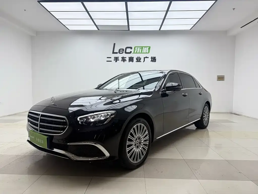 Mercedes-Benz E-Class — фото 1