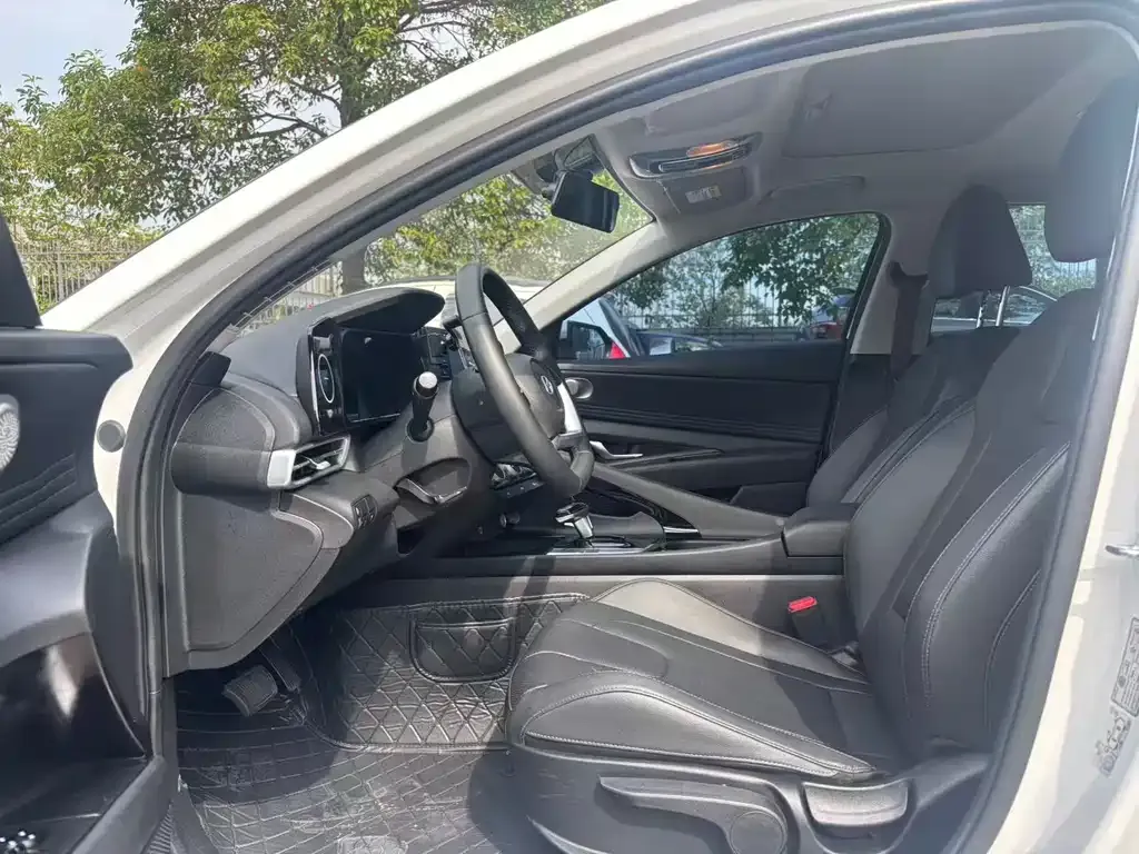Hyundai Elantra 2024 из CN, фото 4