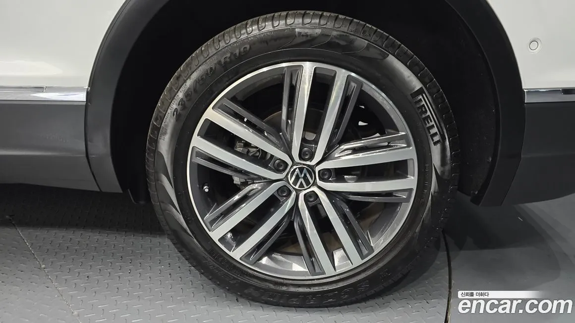 Volkswagen Tiguan — фото 5