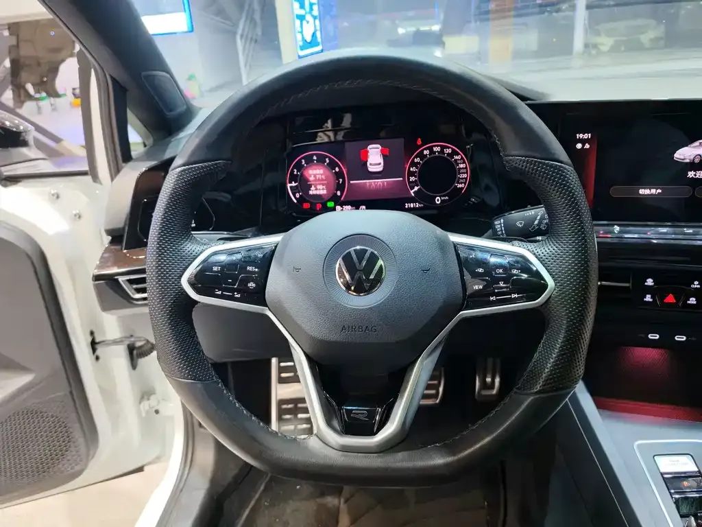 Volkswagen Golf 2024 из CN, фото 10