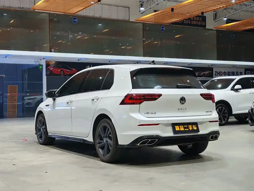 Volkswagen Golf 2024 из CN, фото 3