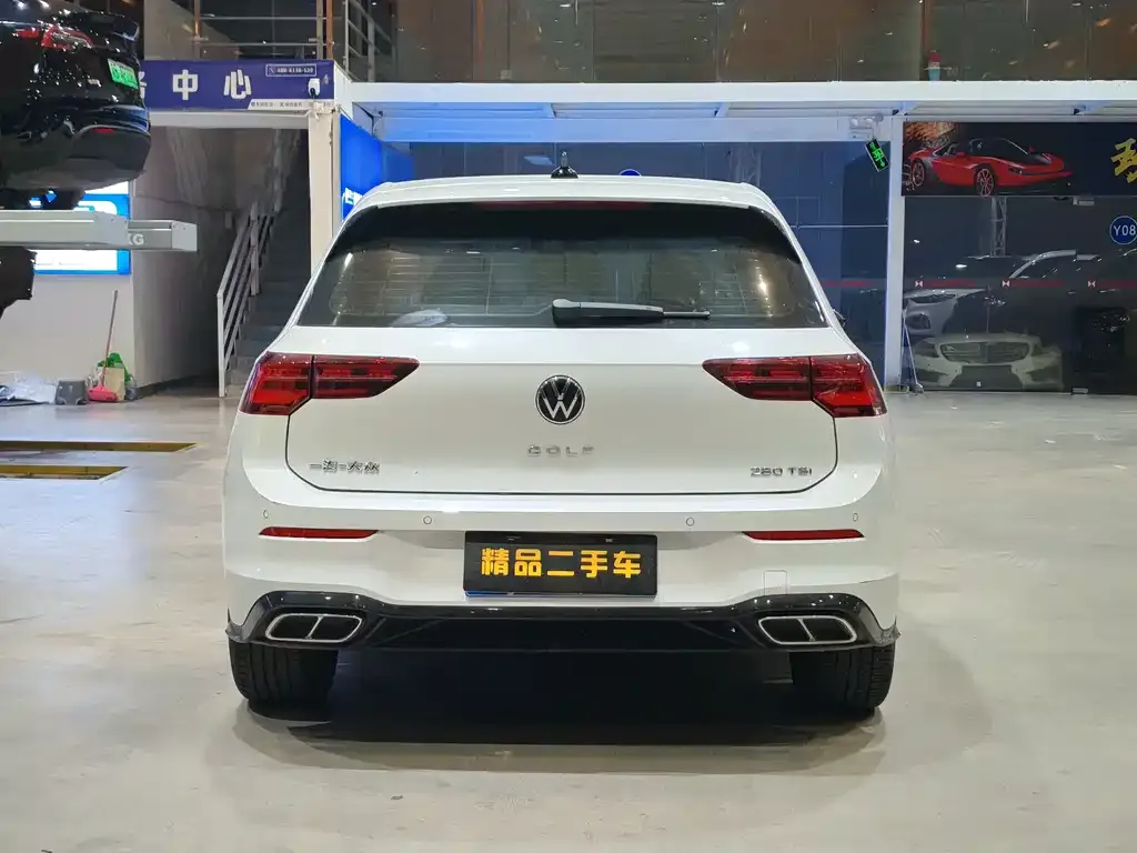 Volkswagen Golf 2024 из CN, фото 8
