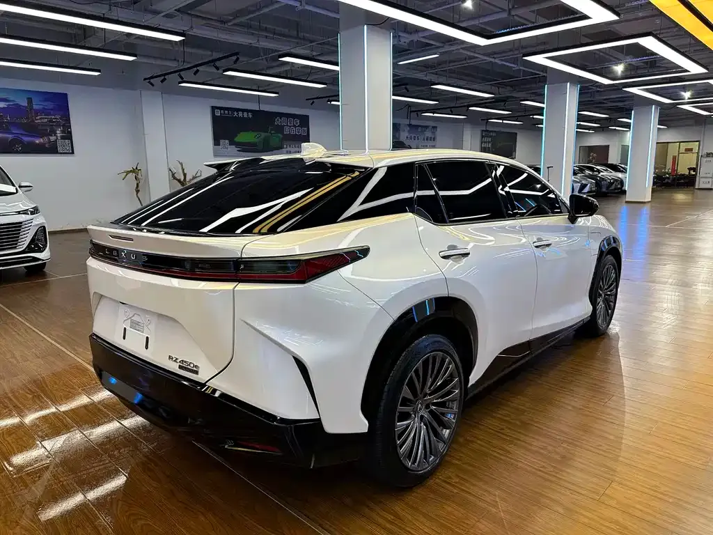 Lexus RZ — фото 3