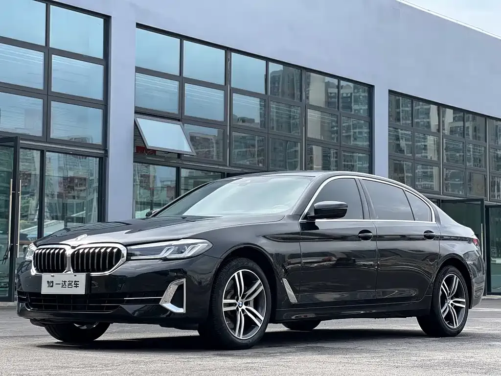 BMW 5 Series — фото 1