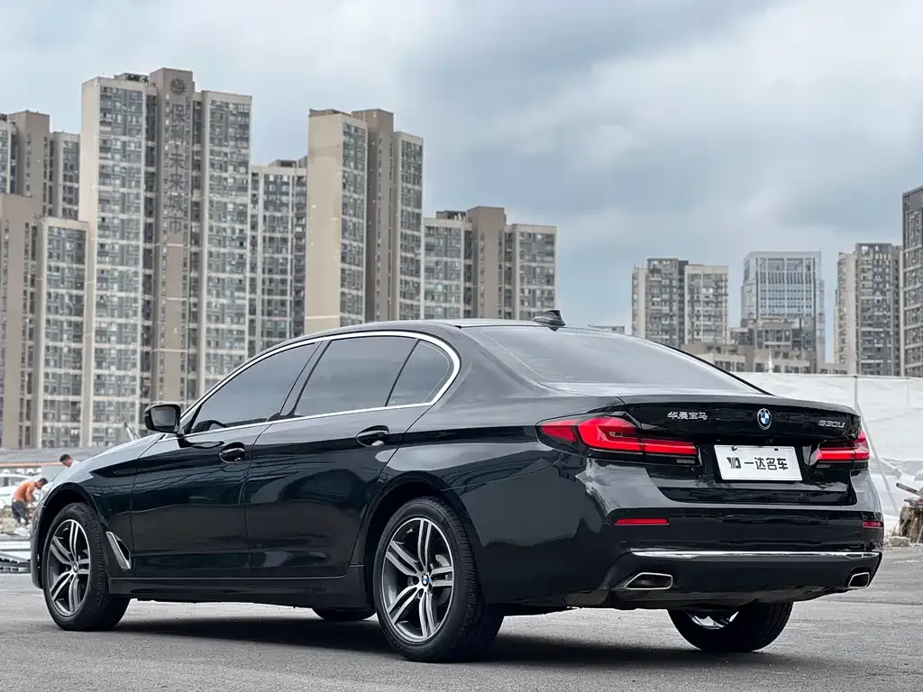 BMW 5 Series — фото 9