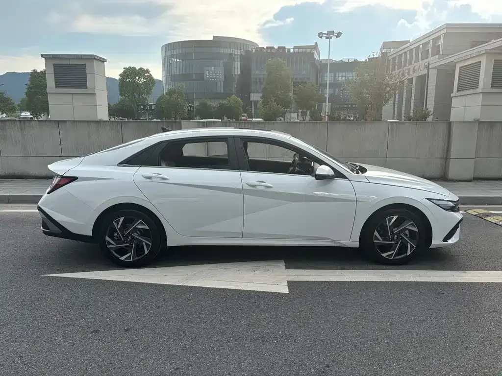 Hyundai Elantra 2024 из CN, фото 4