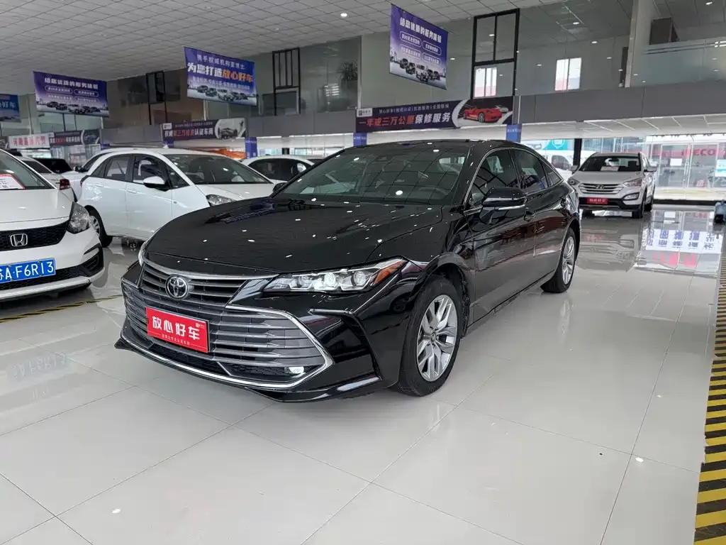Toyota Avalon — фото 1