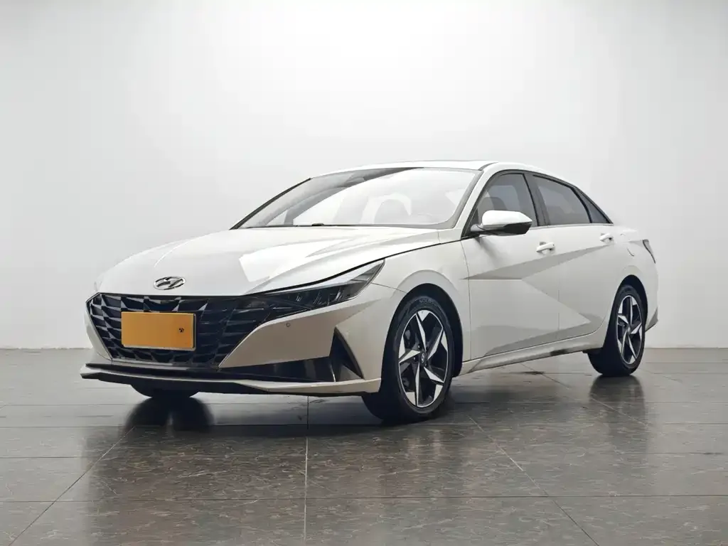 Hyundai Elantra 2023 из CN, фото 1