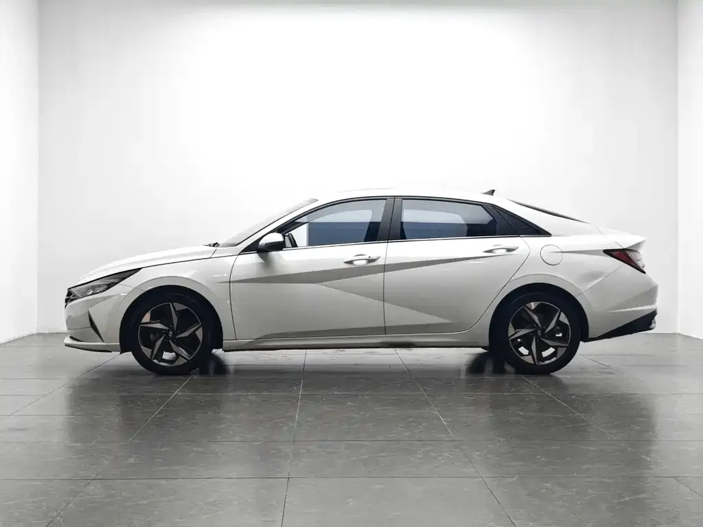 Hyundai Elantra 2023 из CN, фото 7