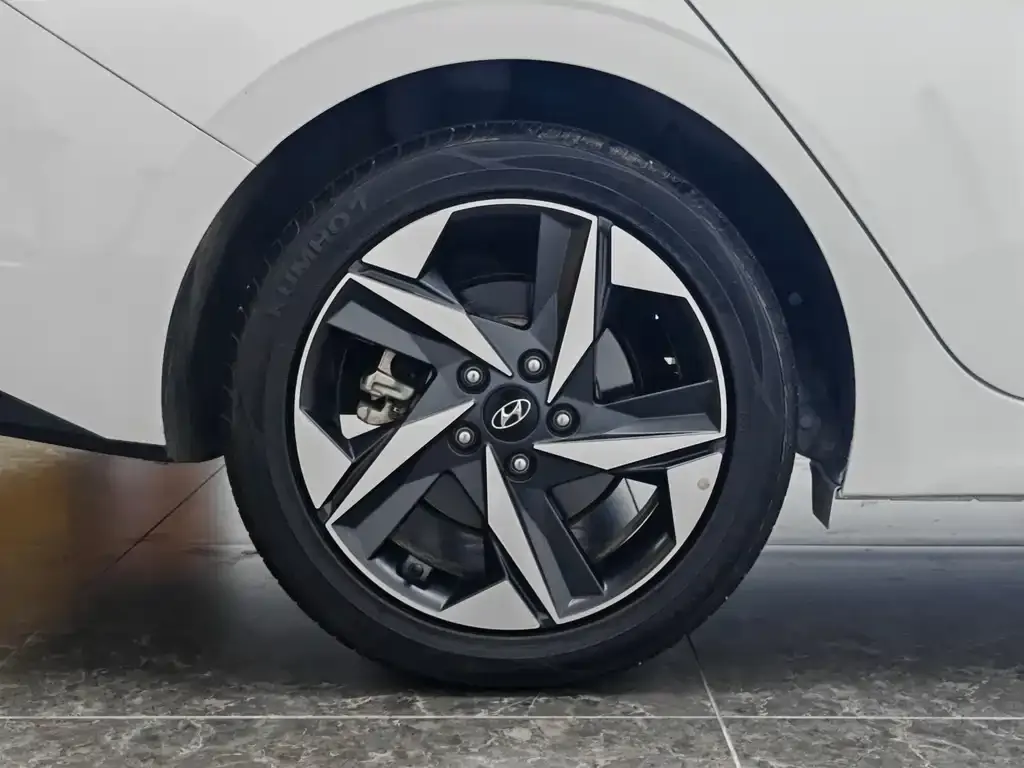 Hyundai Elantra 2023 из CN, фото 8