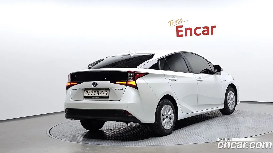 Toyota Prius 2021 из KR, фото 2