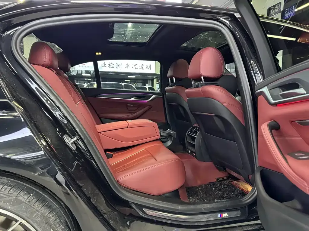 BMW 5 Series — фото 10