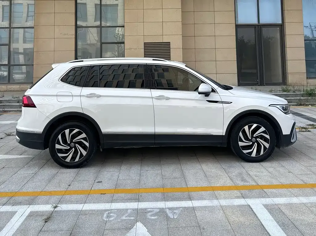 Volkswagen Tiguan L 2022 из CN, фото 3