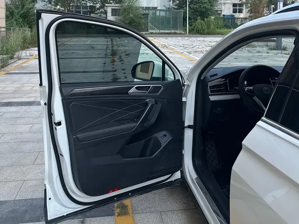 Volkswagen Tiguan L 2022 из CN, фото 8