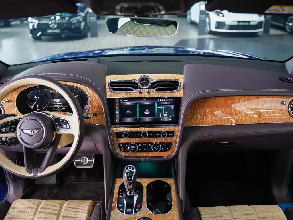 Bentley Bentayga 2021 из CN, фото 2