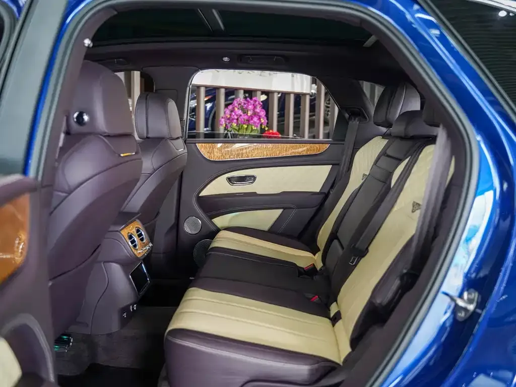 Bentley Bentayga 2021 из CN, фото 3