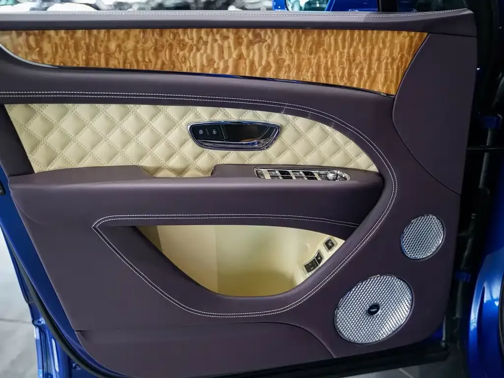 Bentley Bentayga 2021 из CN, фото 8