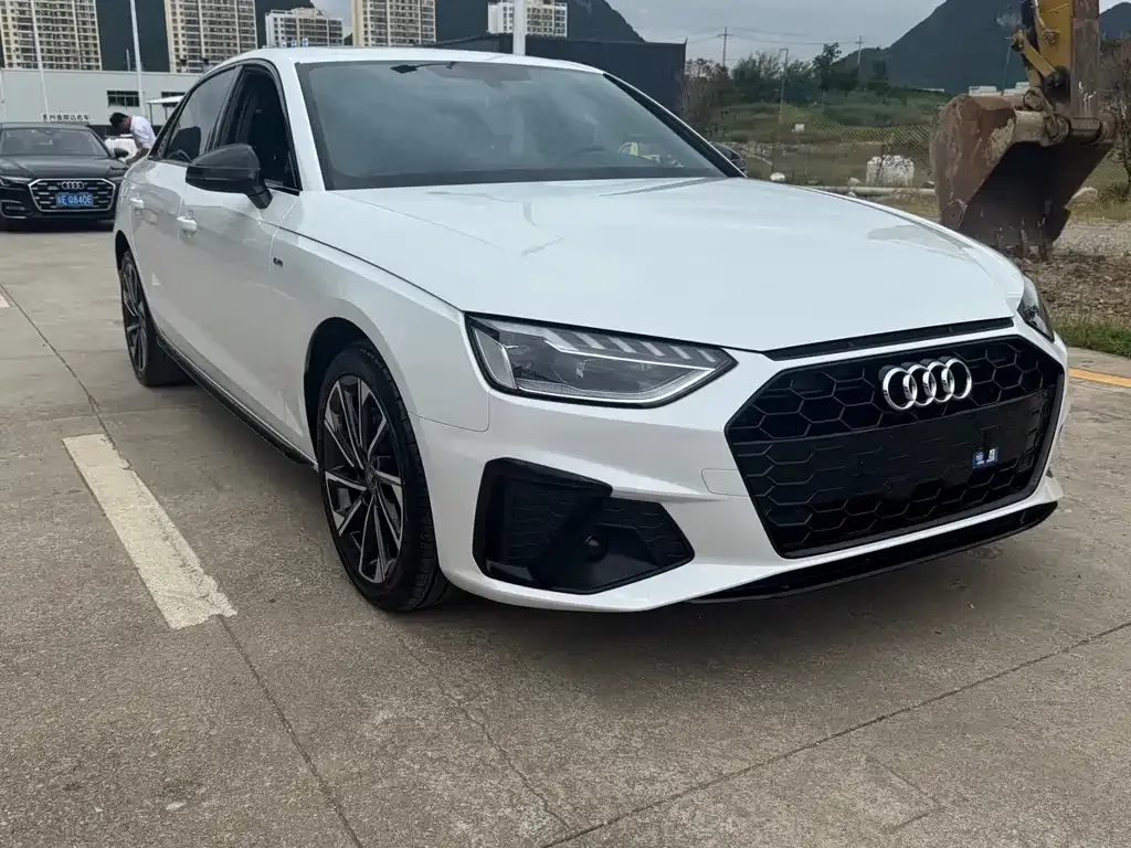 Audi A4L 2023 из CN, фото 3