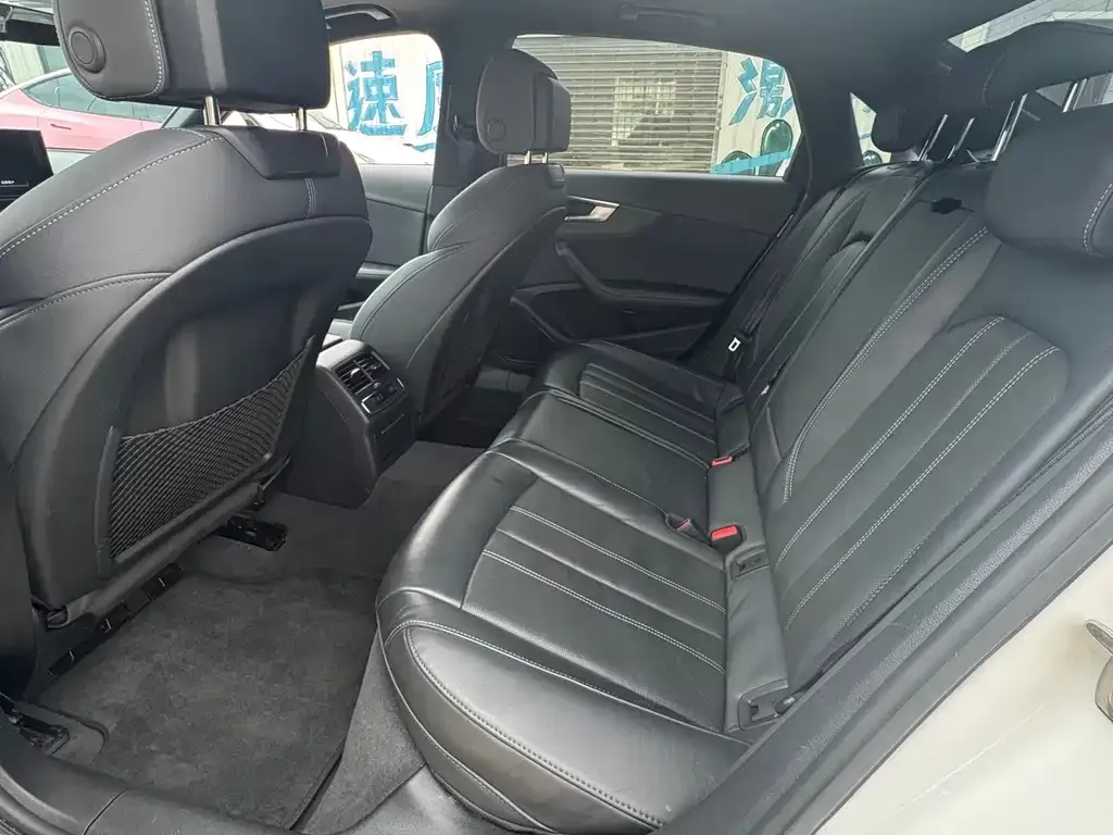 Audi A4L 2023 из CN, фото 5
