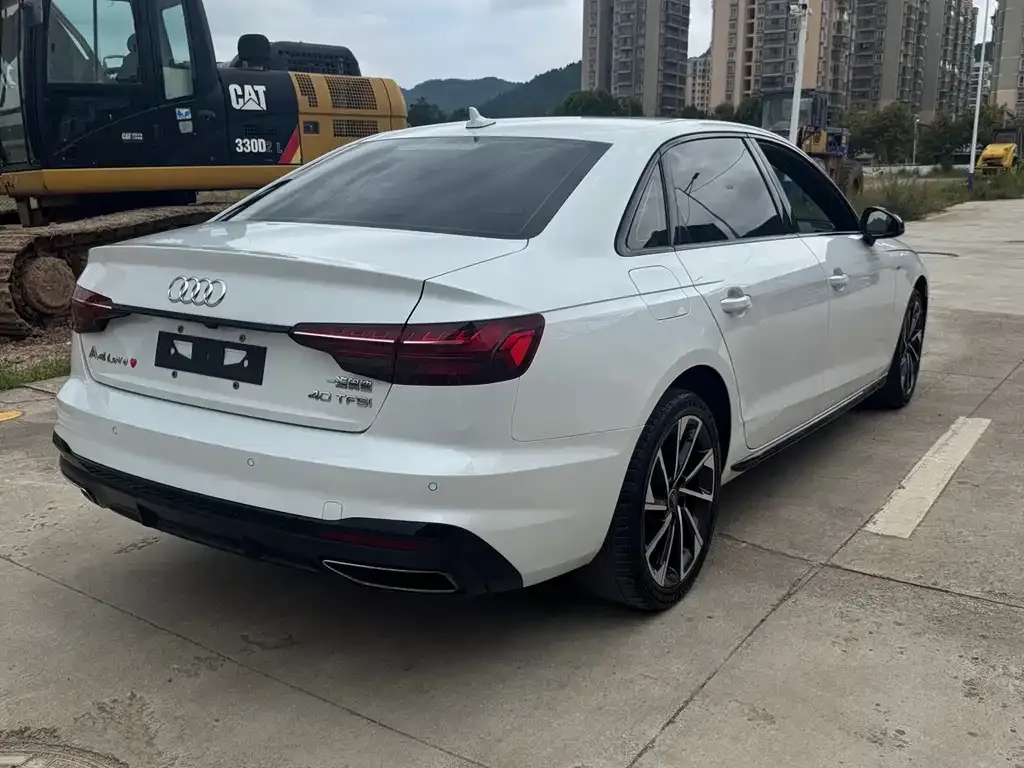 Audi A4L 2023 из CN, фото 9
