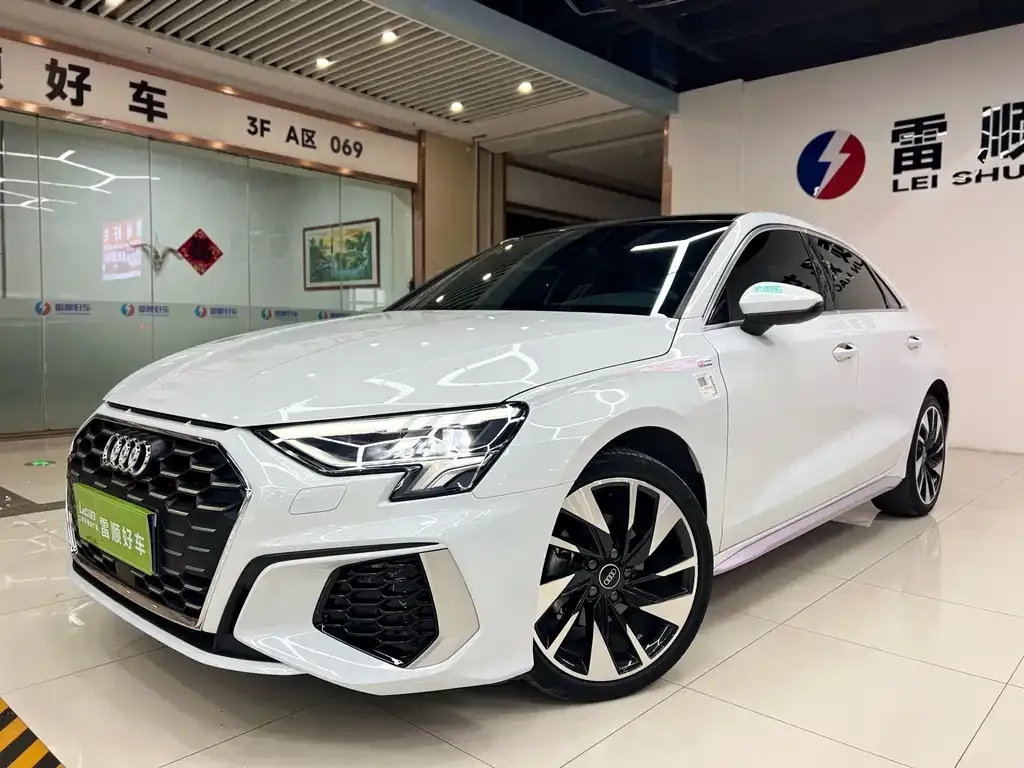 Audi A3 2023 из CN, фото 1