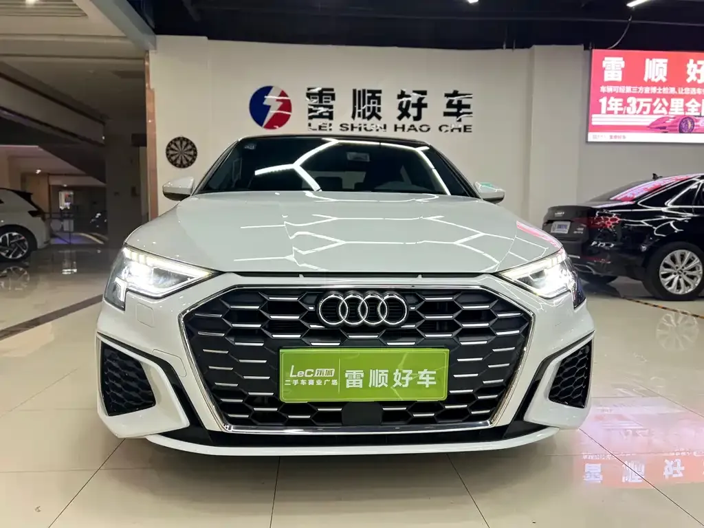 Audi A3 2023 из CN, фото 2