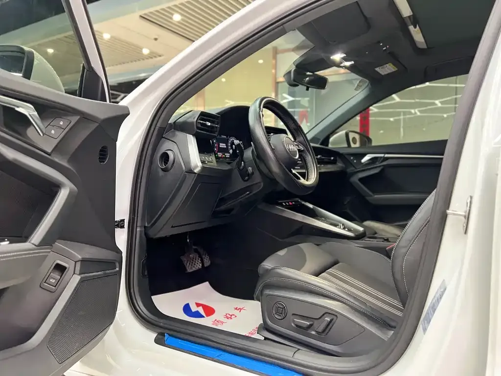 Audi A3 2023 из CN, фото 3